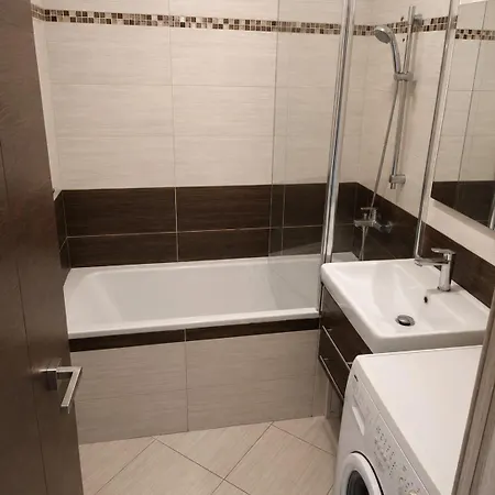 Rodinný 3i Apartmán, 75m2, 4x Balkón, Free Parking Apartman
